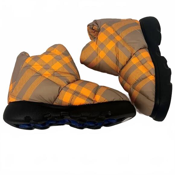 NEW BURBERRY men\'s check pillow boots in yellow